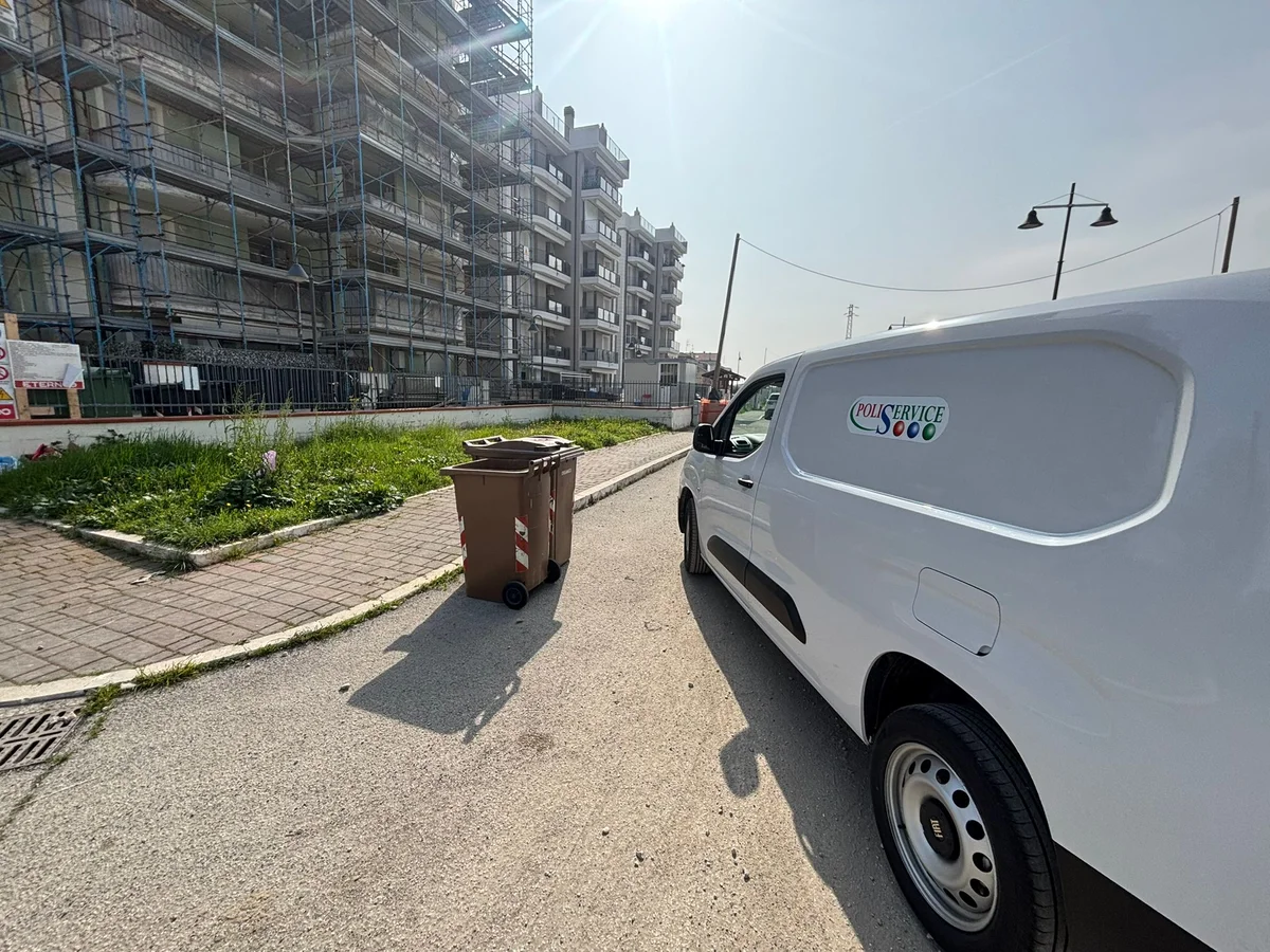 Rifiuti, stop della Poliservice alla raccolta dei sacchi neri