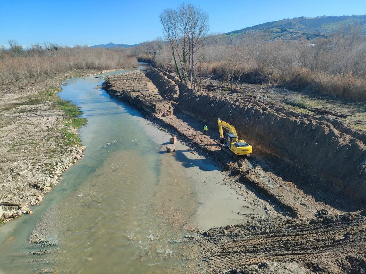 Ponte Ancaranese, rinvenuto nuovo ordigno bellico sul Tronto: intervento degli artificieri
