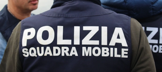 Vessazioni e aggressioni all'ex moglie, domiciliari e braccialetto elettronico per l'ex marito