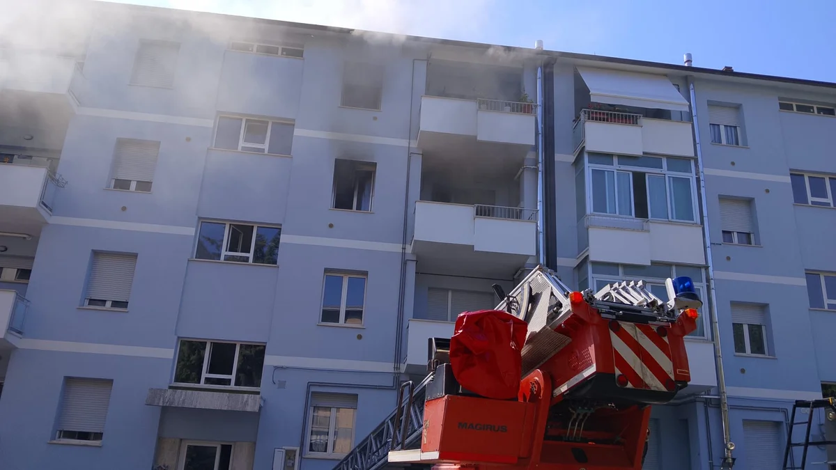 FOTO e VIDEO | Teramo, incendio in un appartamento a San Berardo