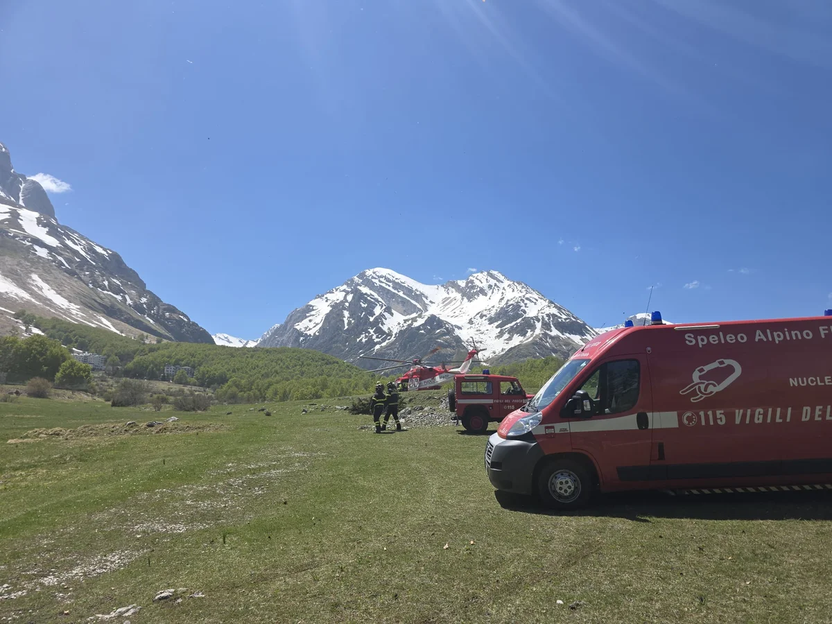 Escursionista bloccato dai crampi sul Corno Piccolo: recuperato dall'elicottero dei Vigili del Fuoco