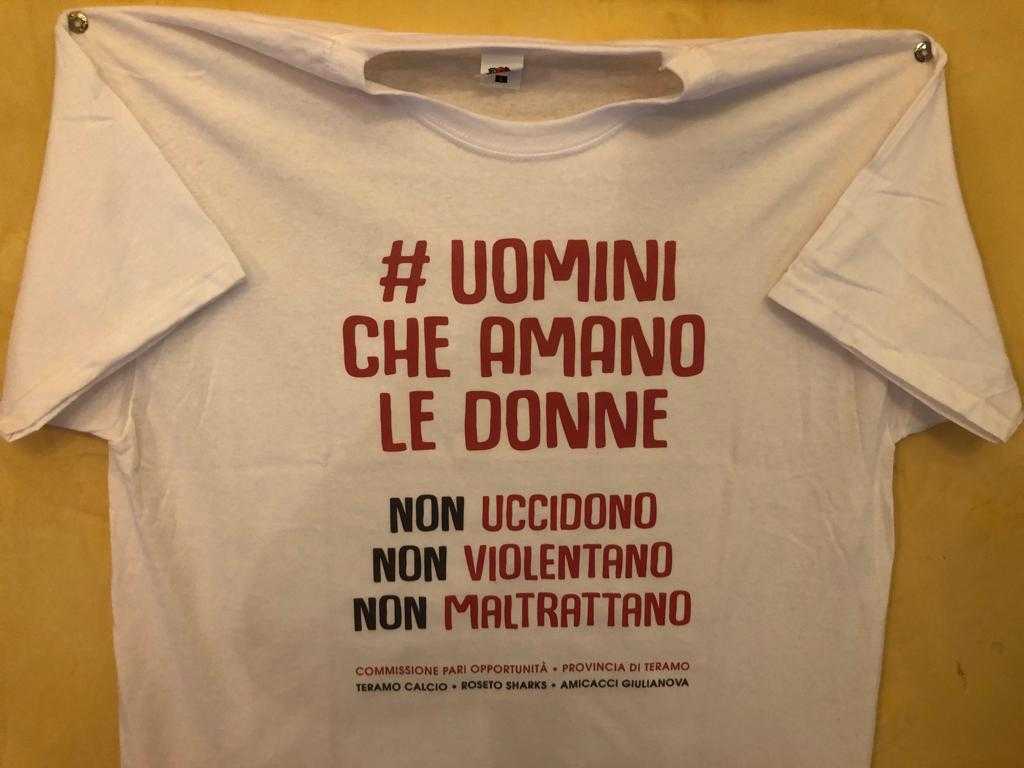 Foto E Video Uomini Che Amano Le Donne La Cpo Di Teramo Promuove Campagna Contro Violenza Sulle Donne E Contro Stereotipi Del Linguaggio Ekuonews It